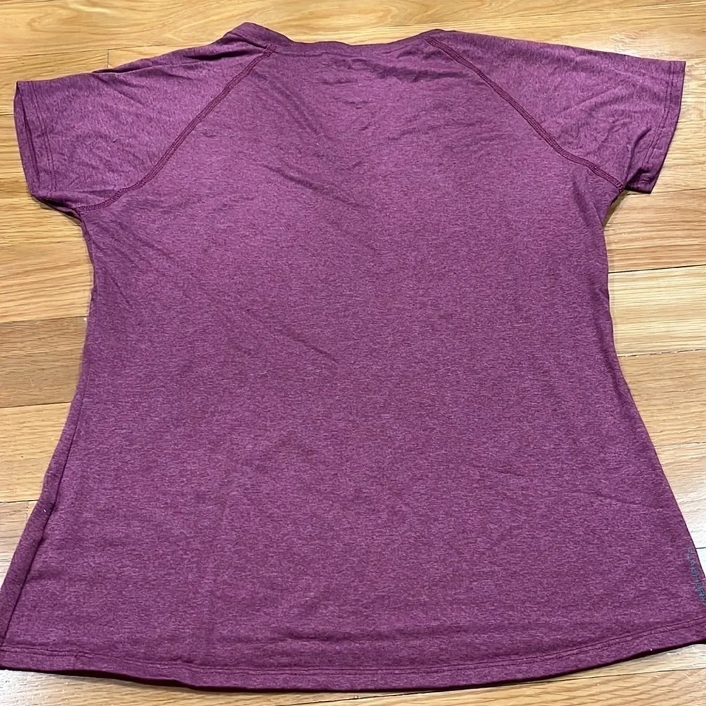 The north face women vneck tee shirt size medium. - Picture 4 of 8